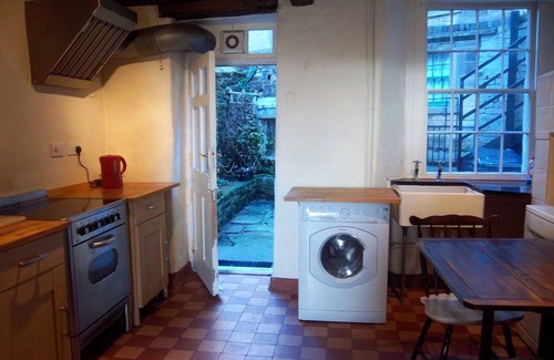 Longnor Cottage | Peak District Village - Sleeps 4 - Pets Welcome - Woodburner