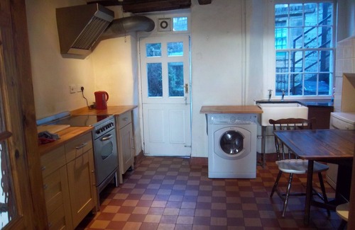 Longnor Cottage | Peak District Village - Sleeps 4 - Pets Welcome - Woodburner