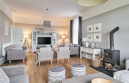 Llanerchymedd Apartment | Peak Farmhouse & Cabin
