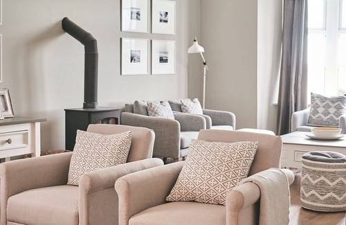 Llanerchymedd Apartment | Peak Farmhouse & Cabin