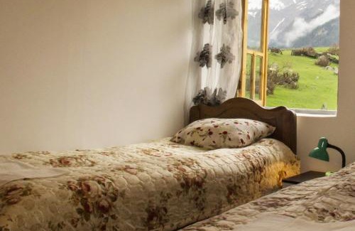 Mazeri House | Peak Mazeri Guest House