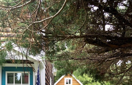 Peaks Island Cottage | Peaks Island Peak-A-Blue Cottage sleeps 8