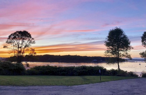 Peaks Island Cottage | Peaks Island Peak-A-Blue Cottage sleeps 8