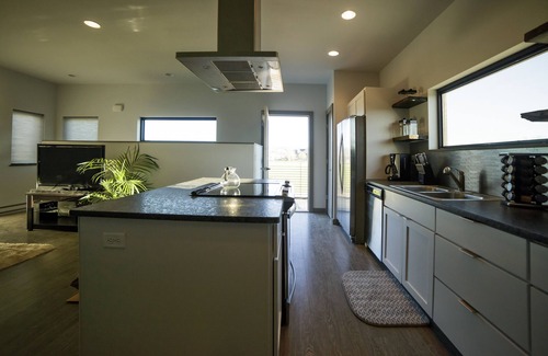 Bozeman Apartment | Peaks View Suite-Modern apartment in central Bozeman