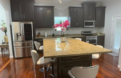 Midtown House | Pearl-Brewery Woodlawn Main-house 5 min From Downtown