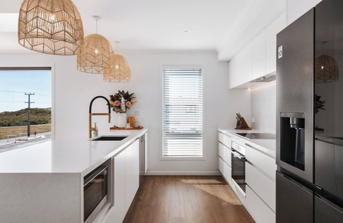 Papamoa Beach House | Pearl by the Sea ~ Papamoa Beach - Beyonder Holiday Homes