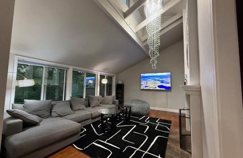 Sammamish House | Pearl on the ridge sauna,hot tub,game room,groups