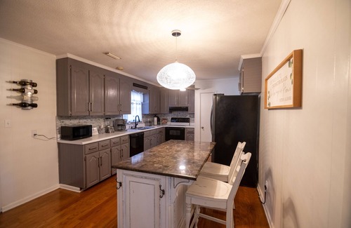 Ozark House | Pearl's Cove - 3 mins from Hwy 231 and 15 mins from Ft Rucker AL