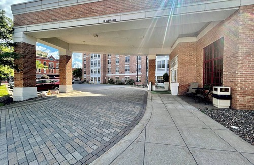 Historic Downtown La Crosse Hotel | Pearl Street Hotel & Suites