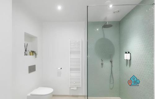 Amsterdam South Apartment | Pearl & Tulip 2BR with Free Parking