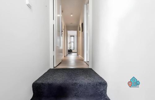 Amsterdam South Apartment | Pearl & Tulip 2BR with Free Parking