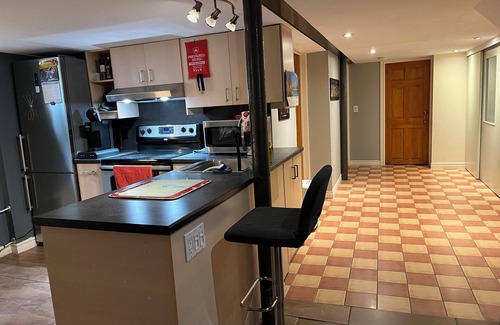 New Toronto House | Pearl’s Place, Cozy-Chic Suite…. Steps to the lake!nNew host on vrbo.