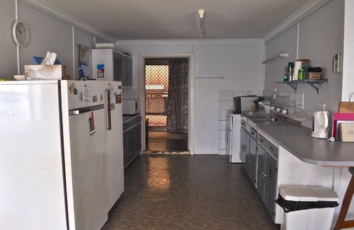 Lake Wangary House | Pearly Shells is an original Coffin Bay shack in the perfect location.