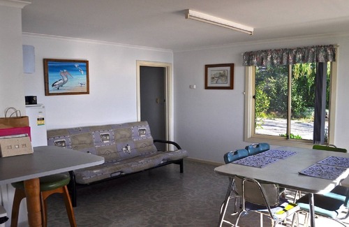Lake Wangary House | Pearly Shells is an original Coffin Bay shack in the perfect location.