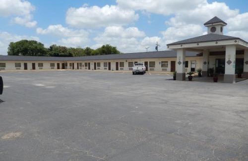 Pearsall Hotel | Pearsall Executive Inn