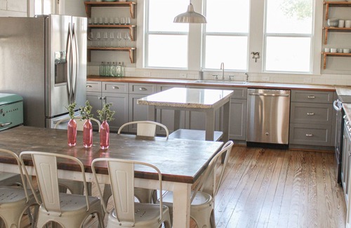Burton Other | Pecan Tree House - Short drive to Round Top