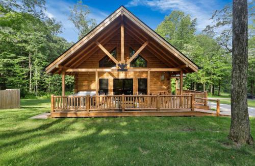 Logan House | Peek A Boo Cabins: Cozy Cabin