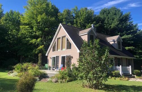 Suttons Bay House | Peek of the Bay