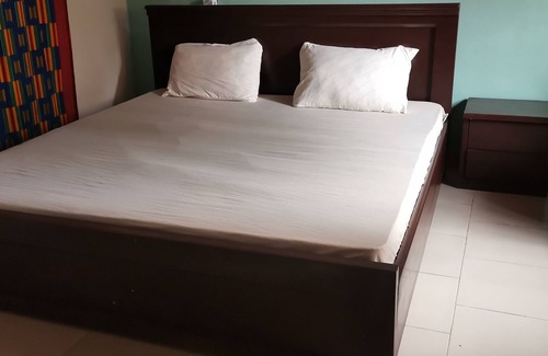 Ngleshi Amanfro House | Peemens Guesthouse