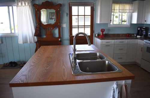 Canoe Cove Cottage | PEI oceanfront cottage within 25 minutes of Charlottetown and golfing