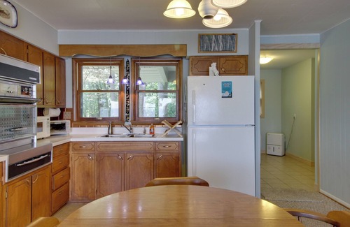 Merrifield Cabin | Pelican Lake Cabin: Private Beach + Scenic Sunsets