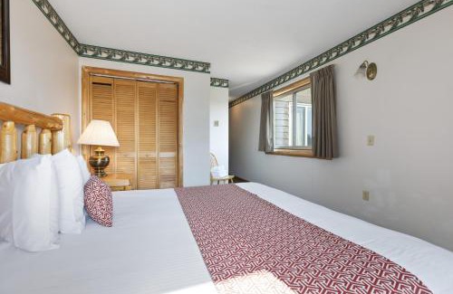 Breezy Point Hotel | Pelican Lakes Motel