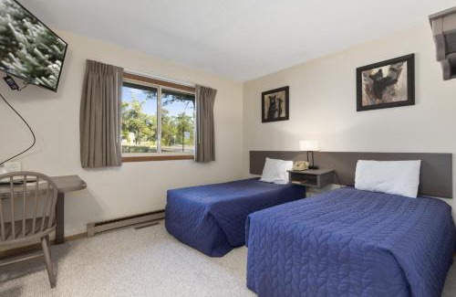 Breezy Point Hotel | Pelican Lakes Motel