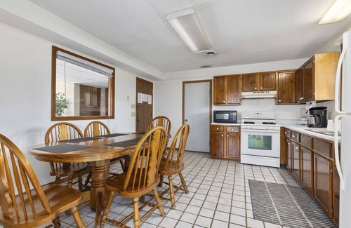 Breezy Point Hotel | Pelican Lakes Motel