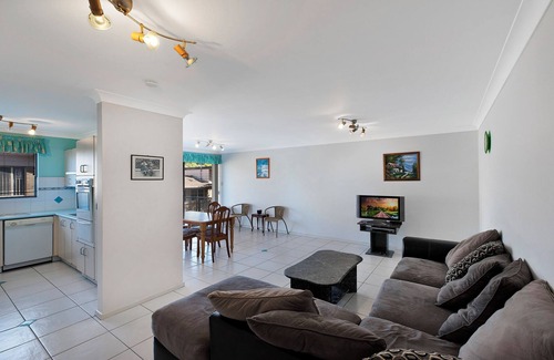 The Entrance North Apartment | Pelican Place at The Entrance North