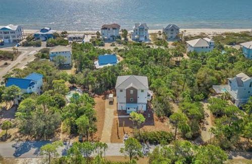Plantation House | Pelican Point- New construction- Sleeps 11- Pool