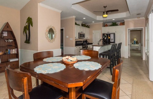 Rockport House | Pelican Point | Pet Friendly, Bay View + Pier!
