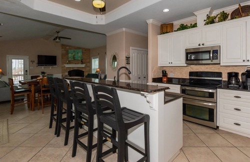 Rockport House | Pelican Point | Pet Friendly, Bay View + Pier!
