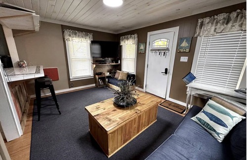 Verona Beach Cottage | Pelican Point with Kayaks, Bikes, and Fire Pit