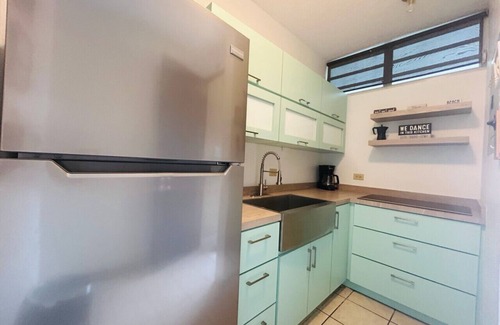 Stella Condo | Pelican Reef 103- Beachfront Petite Paradise - 1st level