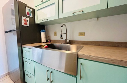 Stella Condo | Pelican Reef 103- Beachfront Petite Paradise - 1st level