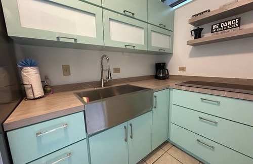 Stella Condo | Pelican Reef 103- Beachfront Petite Paradise - 1st level