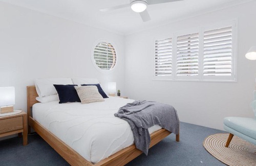Soldiers Point Apartment | Pelican Sands 3 stunning waterfront unit with magical water views and air conditioning