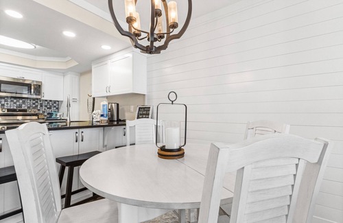 Holiday Beach Condo | Pelican Walk 302 Newly Remodeled Beach condo!