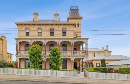 Queenscliff Apartment | Pelicans at the Ozone