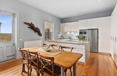 Queenscliff Apartment | Pelicans at the Ozone