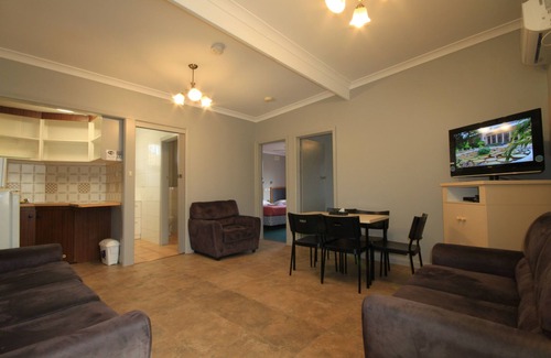 San Remo Hotel | Pelicans Motel San Remo