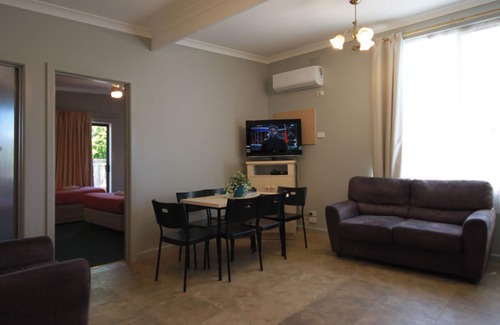 San Remo Hotel | Pelicans Motel San Remo