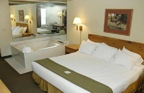 Levering Hotel | Pellston Lodge