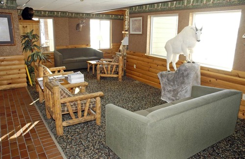 Levering Hotel | Pellston Lodge