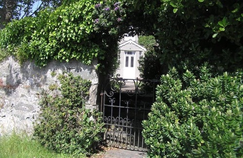 Cylch-Y-Garn Cottage | Pen y Graig - Front Wing, Church Bay, sea views, 500m to beach.