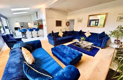 Usk House | PENDERI HOUSE Usk with Cymru Holidays