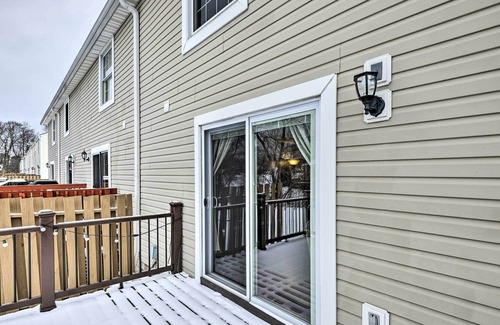 Penfield House | Penfield Townhome - 10 Mi to Downtown Rochester!