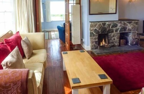 Cylch-Y-Garn House | PENFOR, pet friendly, character holiday cottage in Church Bay