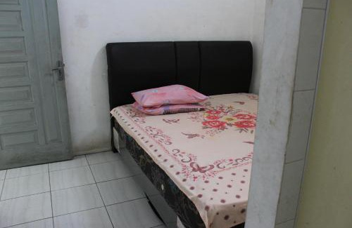 Medan House | Penginapan Transit Tomato
