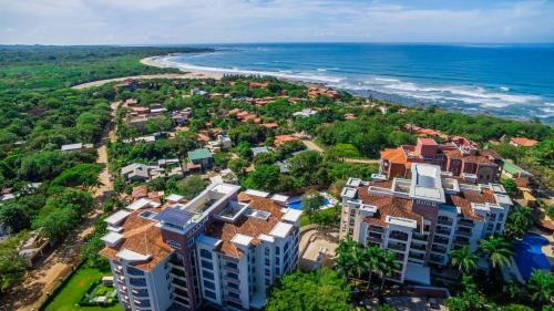 Playa Langosta Apartment | Peninsula 46 - Upscale 2bdr with Jacuzzi - Beach - Fast wifi - Gym
